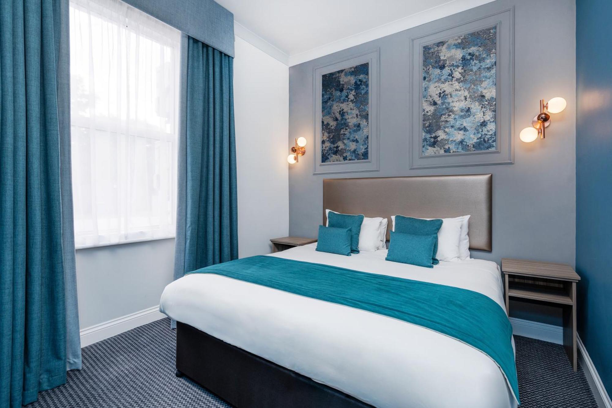 Court London Hotel 4*
