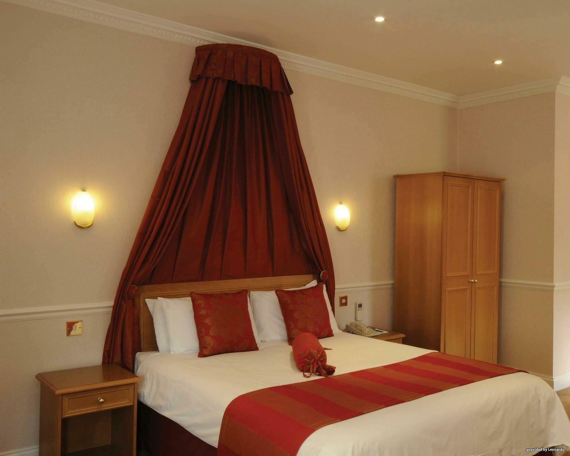 Court London Hotel 4*